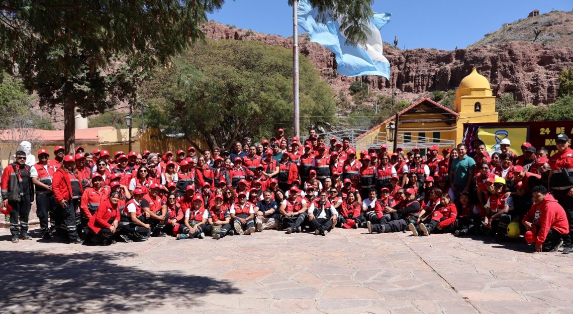 Personal del SAME 107 Jujuy en el acto por su aniversario